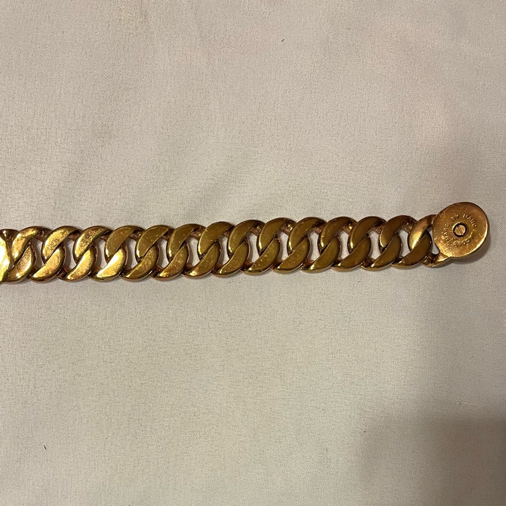 Precious metal-played curb link bracket